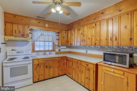 Kitchen - 4215 Preston Rd, Preston, MD 21655 photo 2 of 4