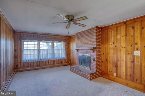 Living - 4215 Preston Rd, Preston, MD 21655 photo 3 of 8
