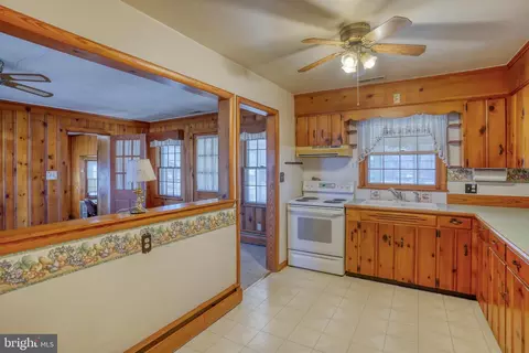 Kitchen - 4215 Preston Rd, Preston, MD 21655 photo 4 of 4