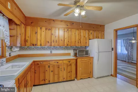 Kitchen - 4215 Preston Rd, Preston, MD 21655 photo 3 of 4