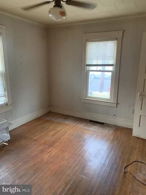 Bedroom - 402 Oakley St, Cambridge, MD 21613 photo 2 of 2