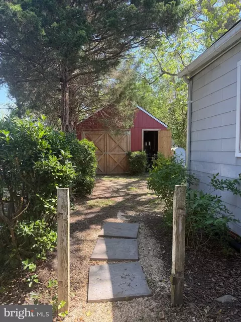 Exterior - 402 Oakley St, Cambridge, MD 21613 photo 2 of 3