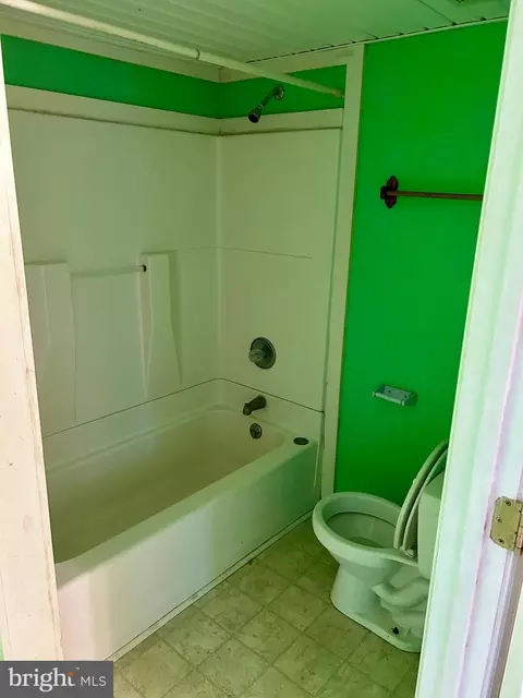 Bath - 311 E Appleby Ave, Cambridge, MD 21613 photo 5 of 6