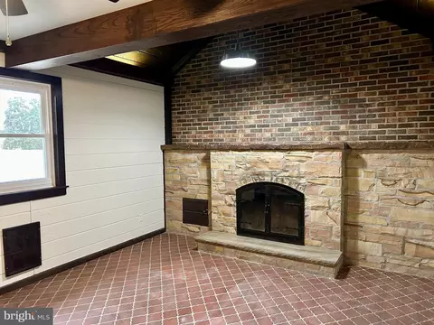 Living - 311 E Appleby Ave, Cambridge, MD 21613 photo 6 of 14