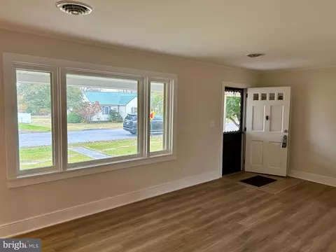 Living - 311 E Appleby Ave, Cambridge, MD 21613 photo 2 of 14