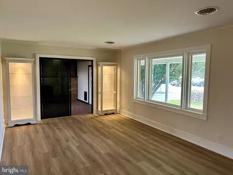 Living - 311 E Appleby Ave, Cambridge, MD 21613 photo 3 of 14