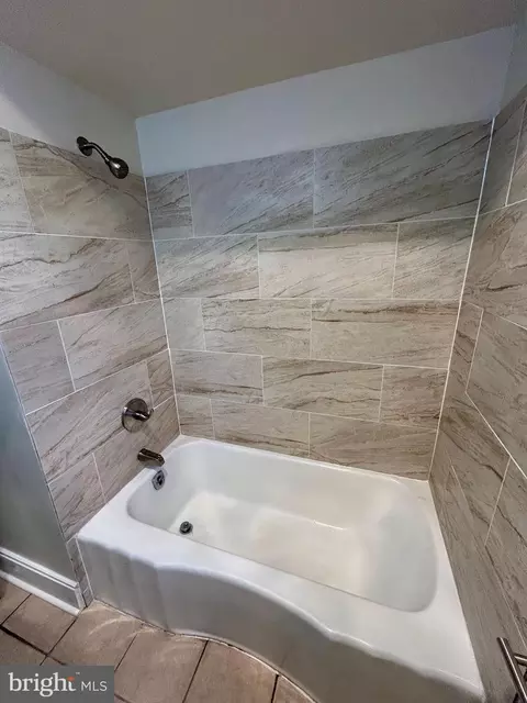 Bath - 311 E Appleby Ave, Cambridge, MD 21613 photo 2 of 6
