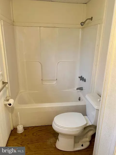 Bath - 311 E Appleby Ave, Cambridge, MD 21613 photo 4 of 6