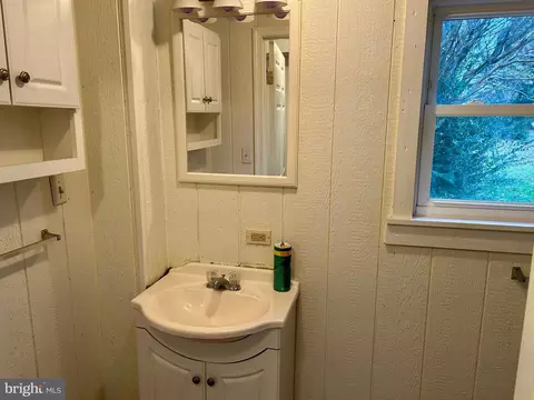 Bath - 311 E Appleby Ave, Cambridge, MD 21613 photo 3 of 6