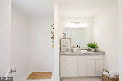 Bath - 406 Charles St, Hurlock, MD 21643 photo 2 of 3