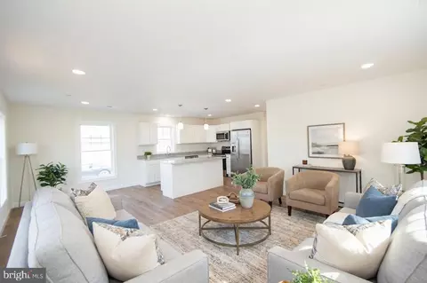 Living - 406 Charles St, Hurlock, MD 21643 photo 2 of 2