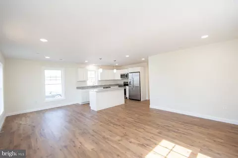 Living - 406 Charles St, Hurlock, MD 21643 photo 1 of 2