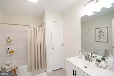 Bath - 406 Charles St, Hurlock, MD 21643 photo 3 of 3