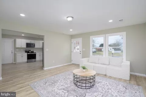 Living - 1304 Rainbow Ave, Cambridge, MD 21613 photo 1 of 2
