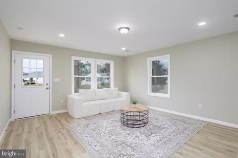 Living - 1304 Rainbow Ave, Cambridge, MD 21613 photo 2 of 2