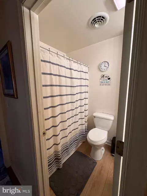 Bath - 606 Edgewood Ave, Cambridge, MD 21613 photo 2 of 2