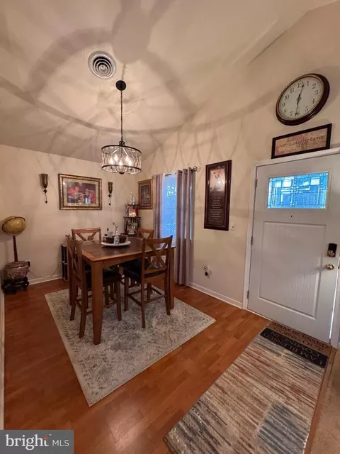 Entry Way - 606 Edgewood Ave, Cambridge, MD 21613 photo 2 of 3