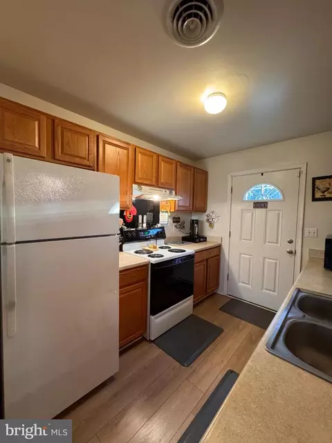 Kitchen - 606 Edgewood Ave, Cambridge, MD 21613 photo 2 of 3