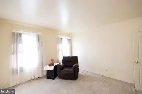 Living - 807 Bayly Rd, Cambridge, MD 21613 photo 1 of 4