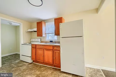 Entry Way - 605 Robbins St, Cambridge, MD 21613 photo 1 of 4