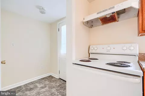 Entry Way - 605 Robbins St, Cambridge, MD 21613 photo 4 of 4