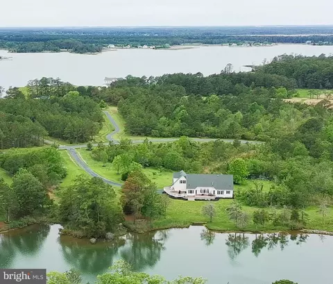 5211 Heron Rd, Cambridge, MD 21613