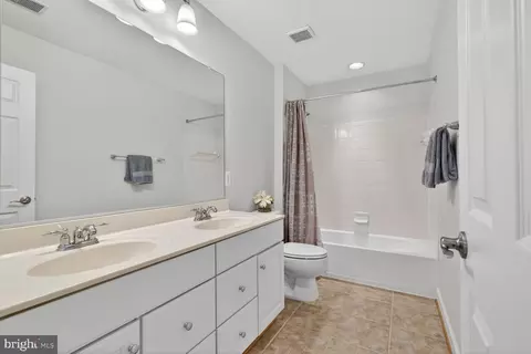 Bath - 2804 Persimmon Pl #D3, Cambridge, MD 21613 photo 3 of 5