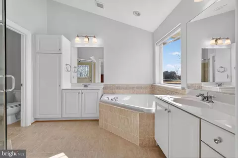 Bath - 2804 Persimmon Pl #D3, Cambridge, MD 21613 photo 2 of 5