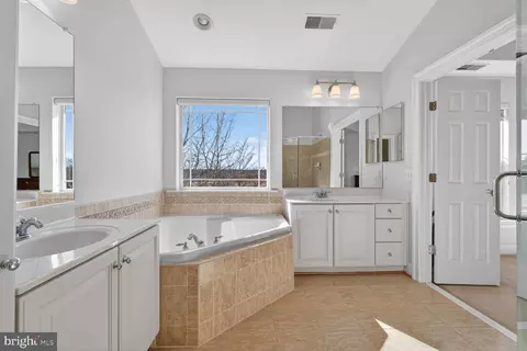 Bath - 2804 Persimmon Pl #D3, Cambridge, MD 21613 photo 1 of 5