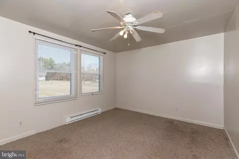 Bedroom - 6009 Circle Dr, Hurlock, MD 21643 photo 4 of 5