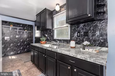 Kitchen - 6009 Circle Dr, Hurlock, MD 21643 photo 2 of 2