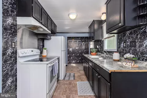Kitchen - 6009 Circle Dr, Hurlock, MD 21643 photo 1 of 2