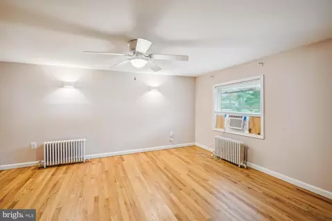 Living - 616 Hubert St, Cambridge, MD 21613 photo 4 of 4
