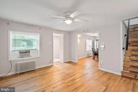 Living - 616 Hubert St, Cambridge, MD 21613 photo 2 of 4