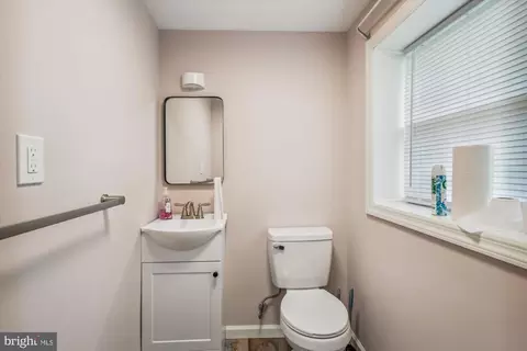 Entry Way - 616 Hubert St, Cambridge, MD 21613 photo 2 of 3