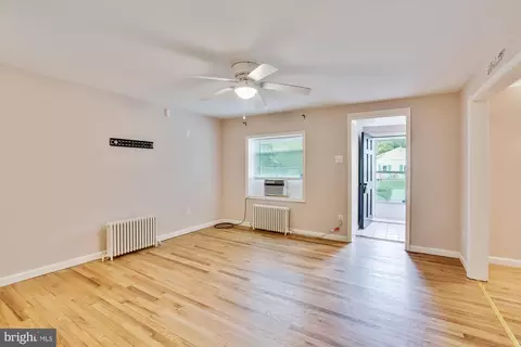 Living - 616 Hubert St, Cambridge, MD 21613 photo 1 of 4