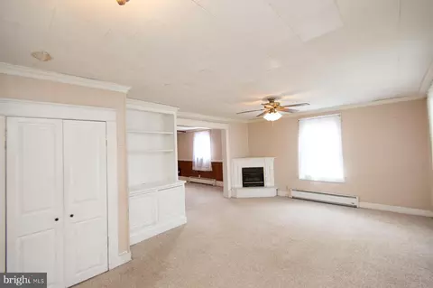 Living - 105 Center St, Hurlock, MD 21643 photo 2 of 9