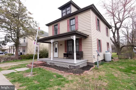 Exterior - 105 Center St, Hurlock, MD 21643 photo 4 of 7