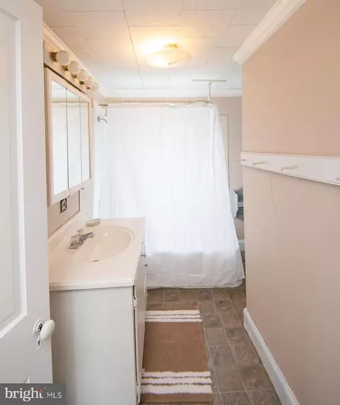 Bath - 105 Center St, Hurlock, MD 21643 photo 2 of 2