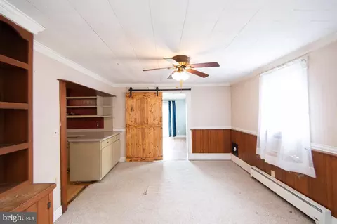 Living - 105 Center St, Hurlock, MD 21643 photo 8 of 9