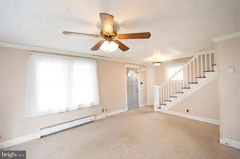 Living - 105 Center St, Hurlock, MD 21643 photo 5 of 9