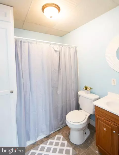 Bath - 105 Center St, Hurlock, MD 21643 photo 1 of 2