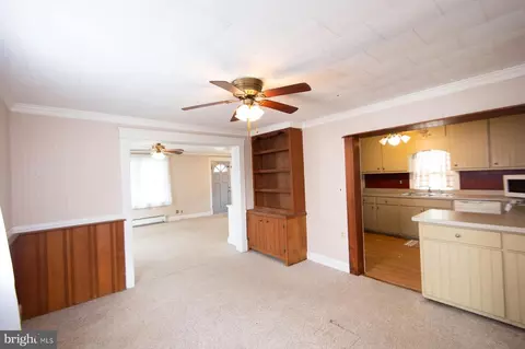 Living - 105 Center St, Hurlock, MD 21643 photo 6 of 9