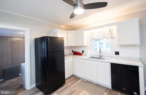 Entry Way - 210 Choptank Ave, Cambridge, MD 21613 photo 7 of 12
