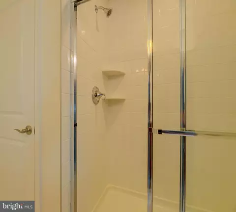 Bath - 343 Shipyard Dr, Cambridge, MD 21613 photo 4 of 4
