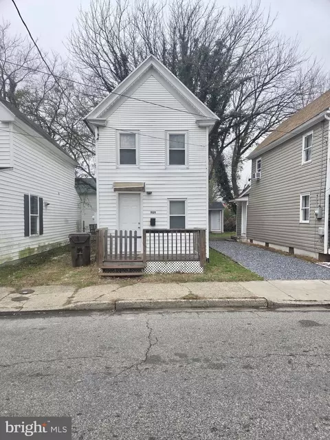 909 Pine St, Cambridge, MD 21613
