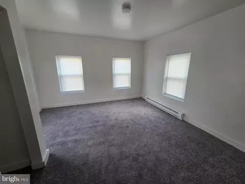 Living - 909 Pine St, Cambridge, MD 21613 photo 2 of 3