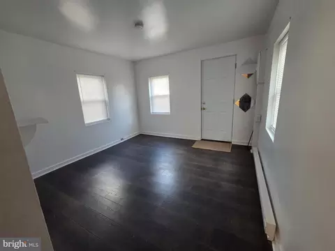 Living - 909 Pine St, Cambridge, MD 21613 photo 3 of 3