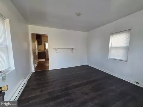 Living - 909 Pine St, Cambridge, MD 21613 photo 1 of 3