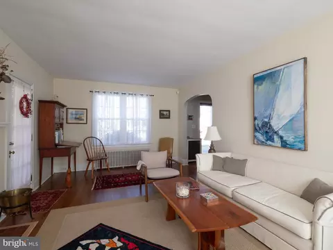 Living - 308 Glenburn Ave, Cambridge, MD 21613 photo 3 of 4
